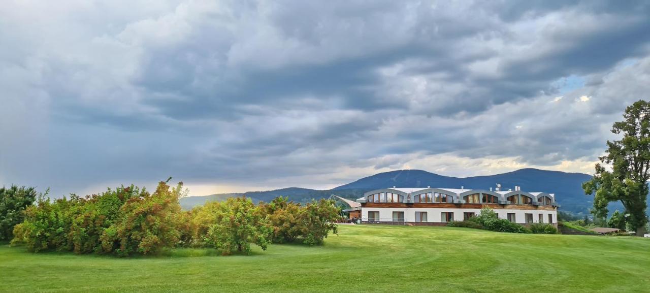 Grund Resort Golf And Ski Mladé Buky Exterior foto