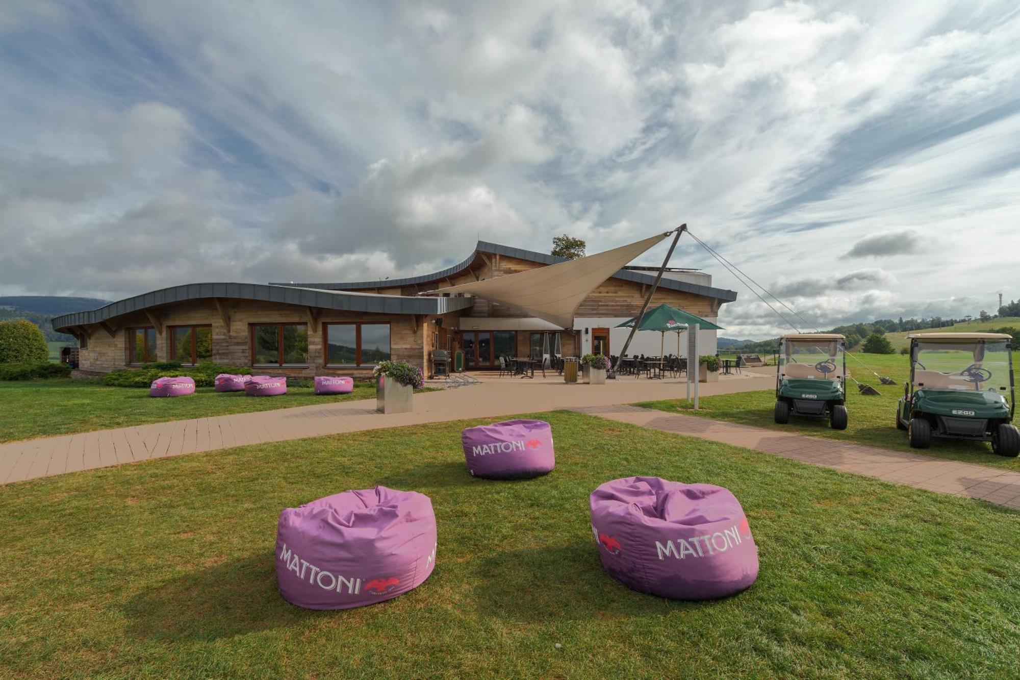 Grund Resort Golf And Ski Mladé Buky Exterior foto