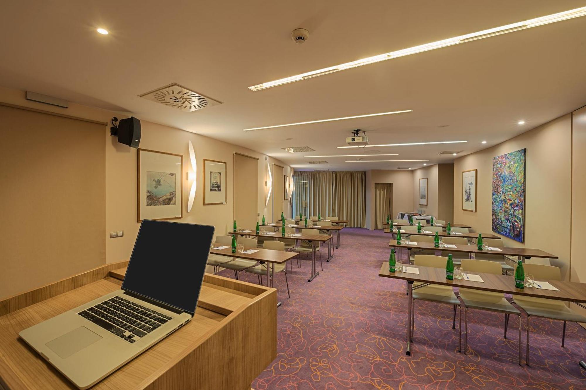 Grund Resort Golf And Ski Mladé Buky Exterior foto