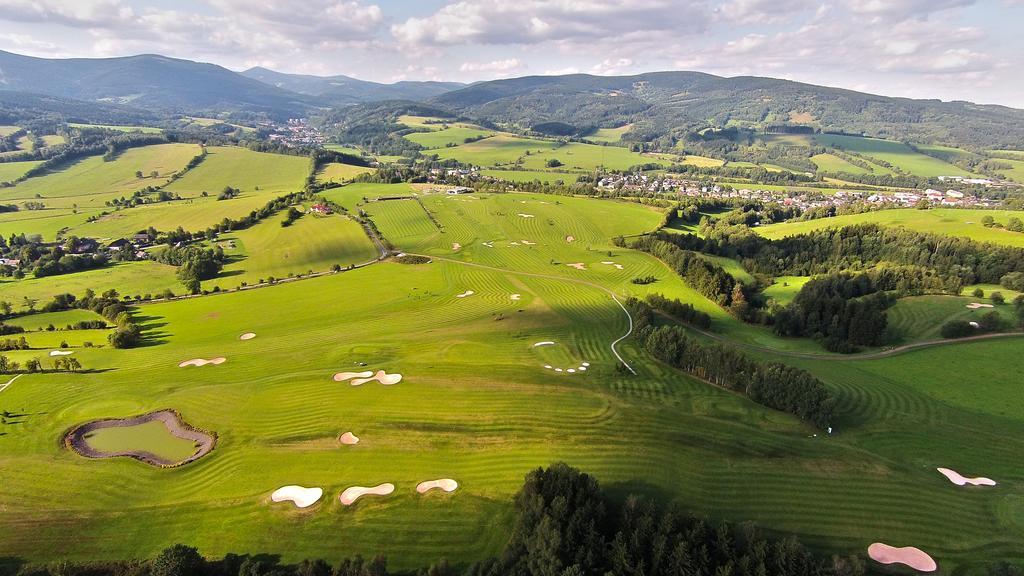 Grund Resort Golf And Ski Mladé Buky Exterior foto