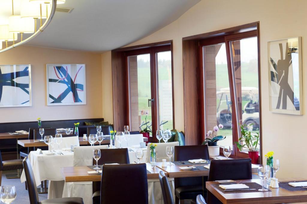 Grund Resort Golf And Ski Mladé Buky Exterior foto