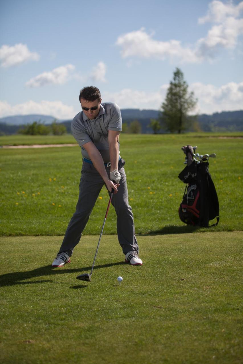 Grund Resort Golf And Ski Mladé Buky Exterior foto
