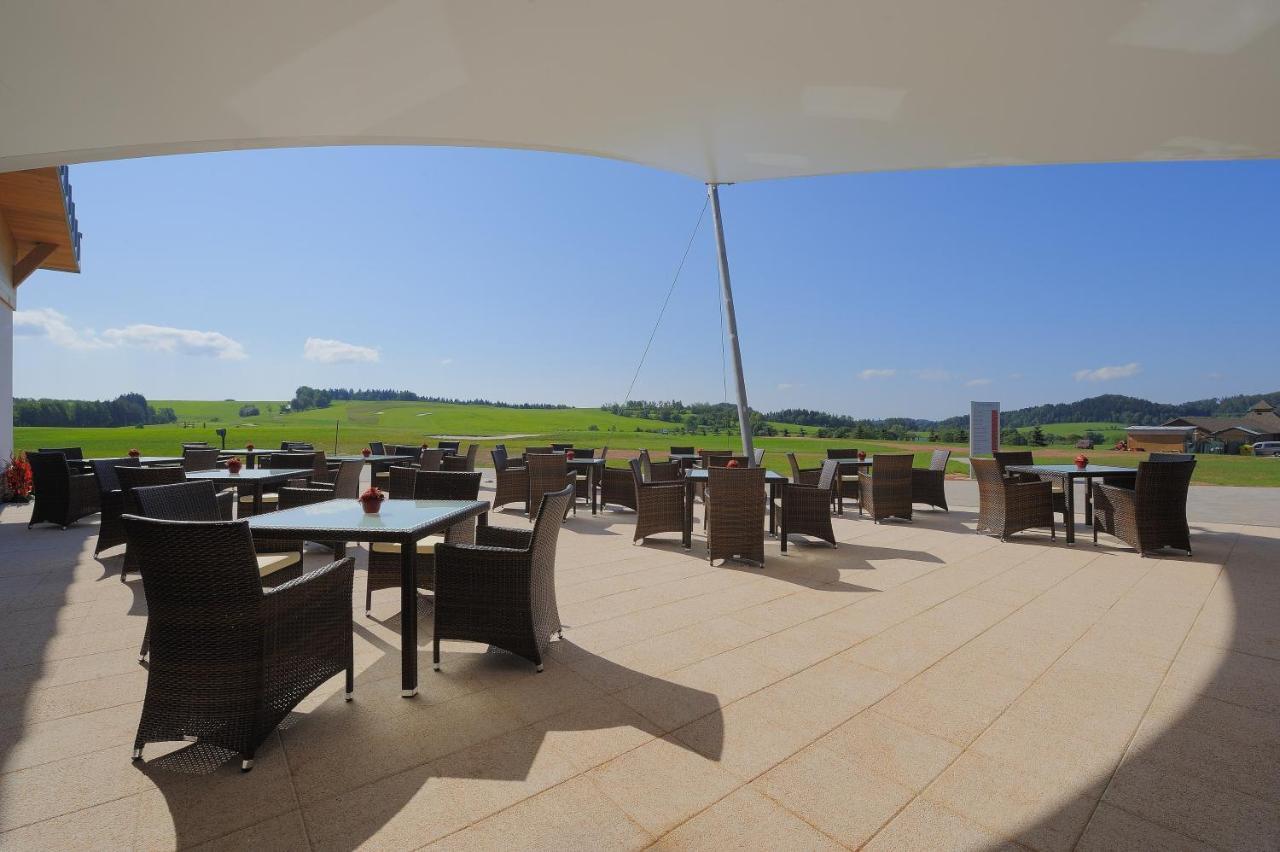 Grund Resort Golf And Ski Mladé Buky Exterior foto